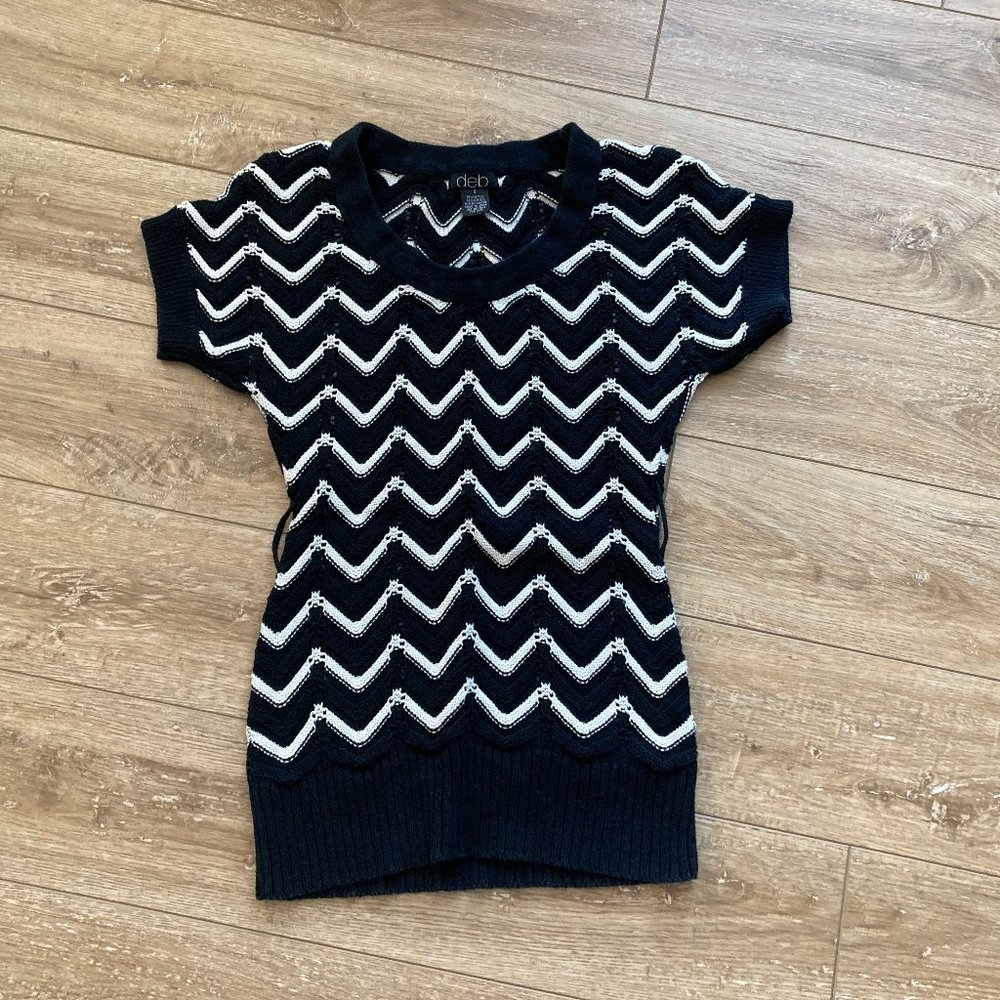 Deb Black & White sweater Size Small